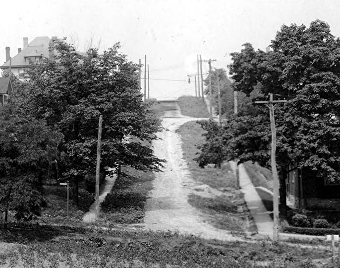 Beaufort Avenue going uphill from Gallion Avenue - 1916.