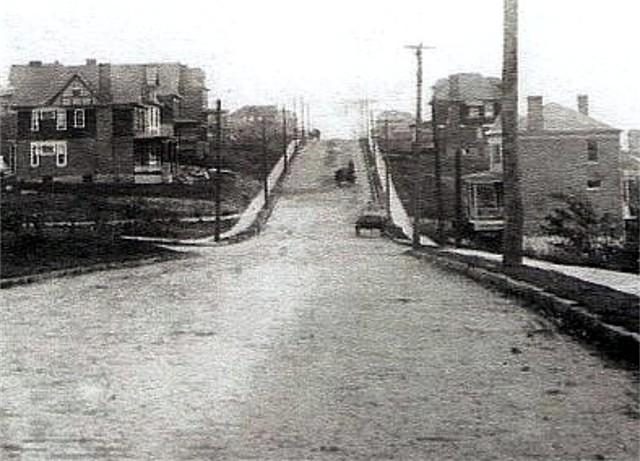 A view of Chelton Avenue and the
Queensboro Avenue intersection in 1910.