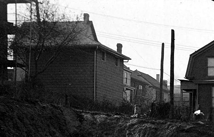 Pioneer Avenue homes are seen near the
intersection with Jillson Avenue in 1935.
