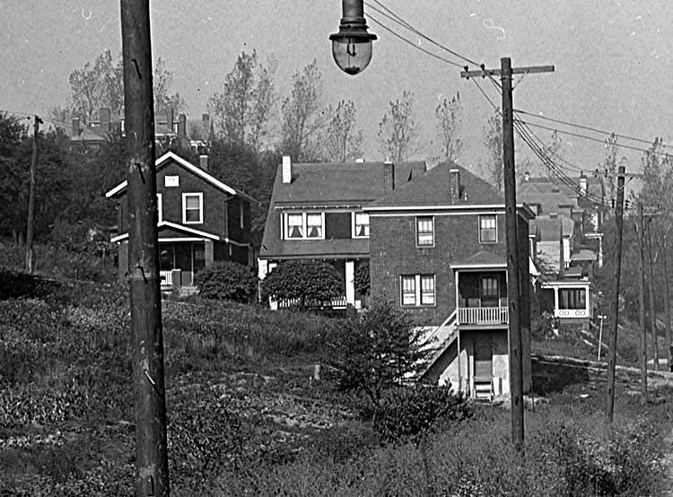 Homes on Queensboro Avenue near the
intersection with Woodbourne - 1924.