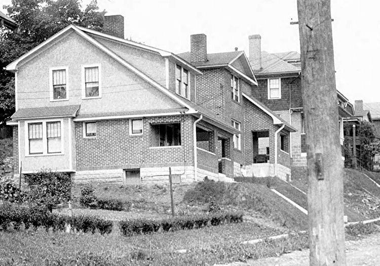Homes at the intersection with Wedgemere Avenue in 1925.