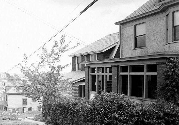 Homes along Rossmore Avenue
near Flatbush Avenue in 1925.