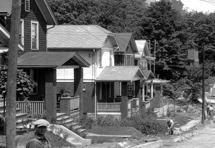Homes between Rossmore Avenue and Gallion Avenue in 1925.