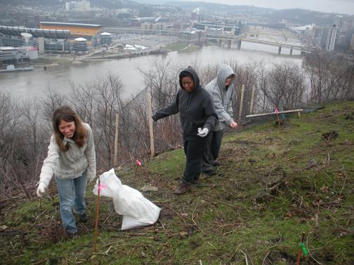The Duquesne Incline rises along the slopes
of Mount Washington to Duquesne Heights.