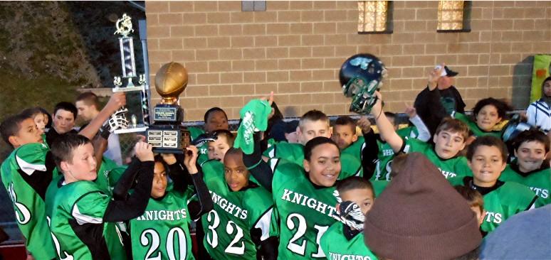Players hoist the Super Bowl trophy.