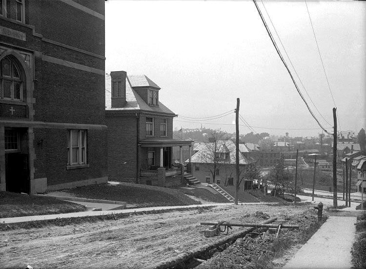 Creedmoor near the intersection
with Clippert Avenue - 1919