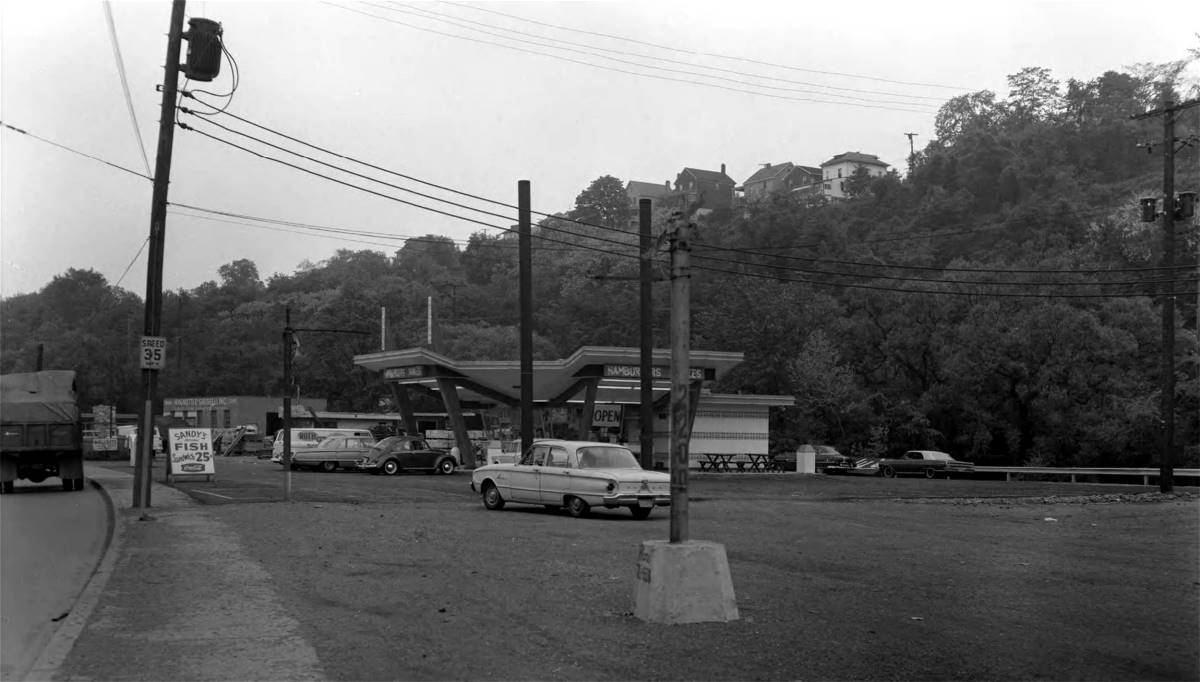 Sandy's Drive-In was a fast food restaurant
near Englert Street - 5/24/65