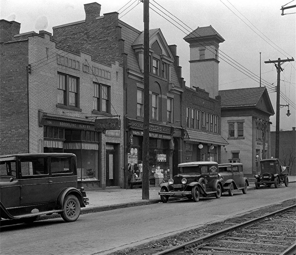Bussinesses along the 700 block in 1933.