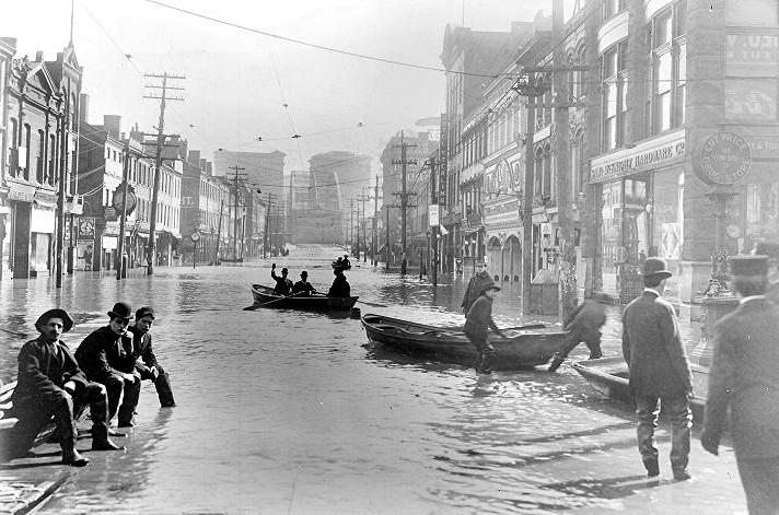 The Big Flood of 1907 - A view of
Federal Street on the North Side.