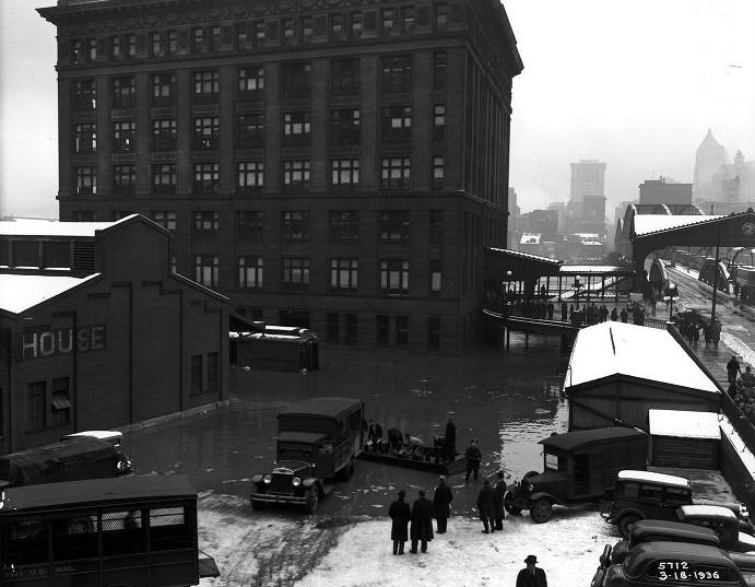 The Great Flood of 1936 - The P&LERR
terminal building near the Smithfield Street Bridge.