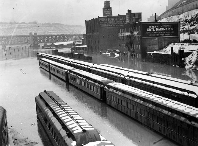 The Great Flood of 1936 - The
P&LERR Rail Yard along Carson Street.