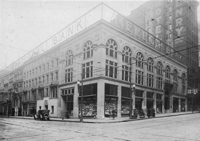 The downtown Pittsburgh headquarters (1921) of Mellon Bank
on Smithfield Street between Fifth and Liberty Avenues.