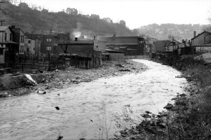 Saw Mill Run near the West End in 1937.
This area was known as the West End Flood District.