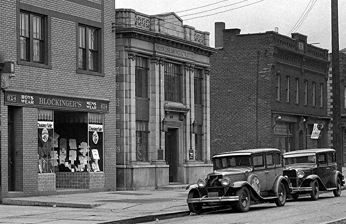 The Brookline Savings and Trust
building on Brookline Boulevard in 1933.