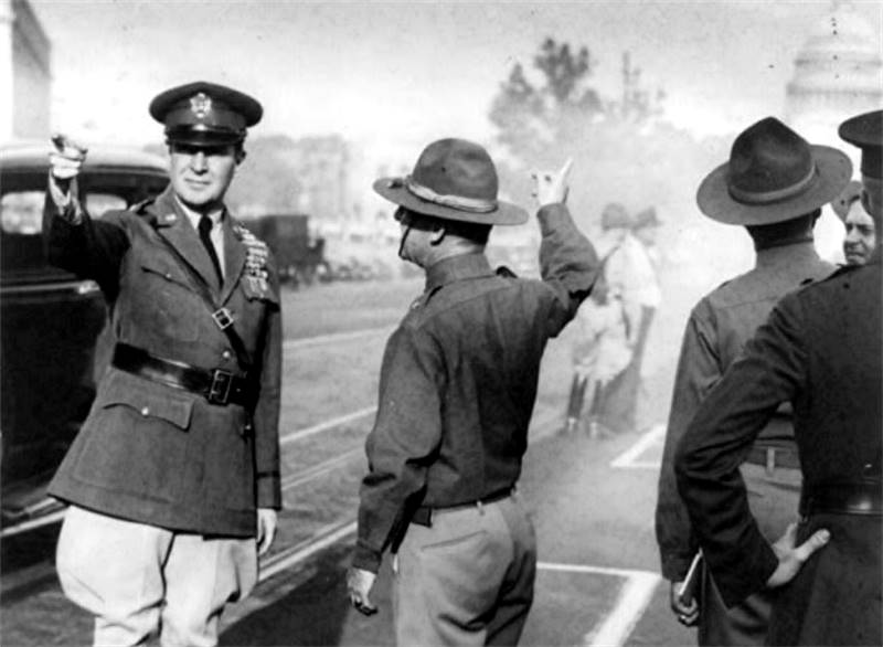 General MacArthur directs the attack.