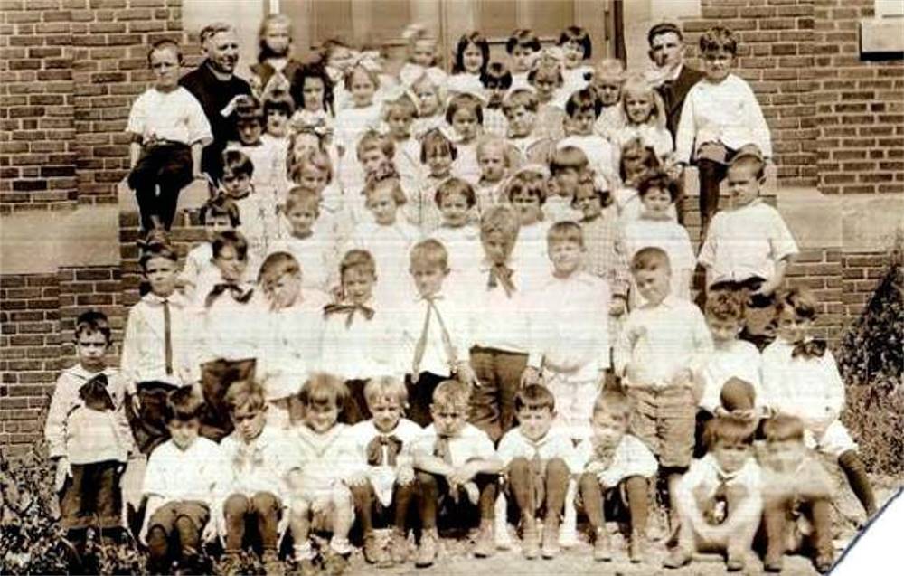 Resurrection Elementary School - 1920